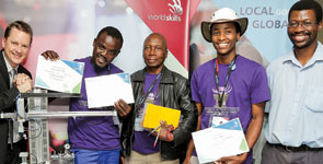 (Left to right): General manager Festo Didactic South Africa Horst Weinert, Victor Hlaise, Xaccheus Seema, Tressure Mokgohloa and 
David Setlhake.  Victor and Trevor were on the winning team from Tshwane North College.